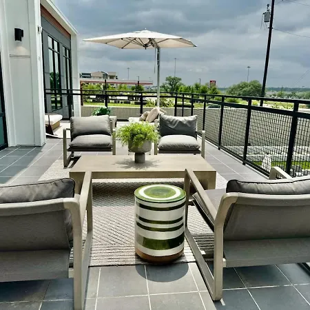 Cozy 1Br Near Domain Pool &Gym Apartment